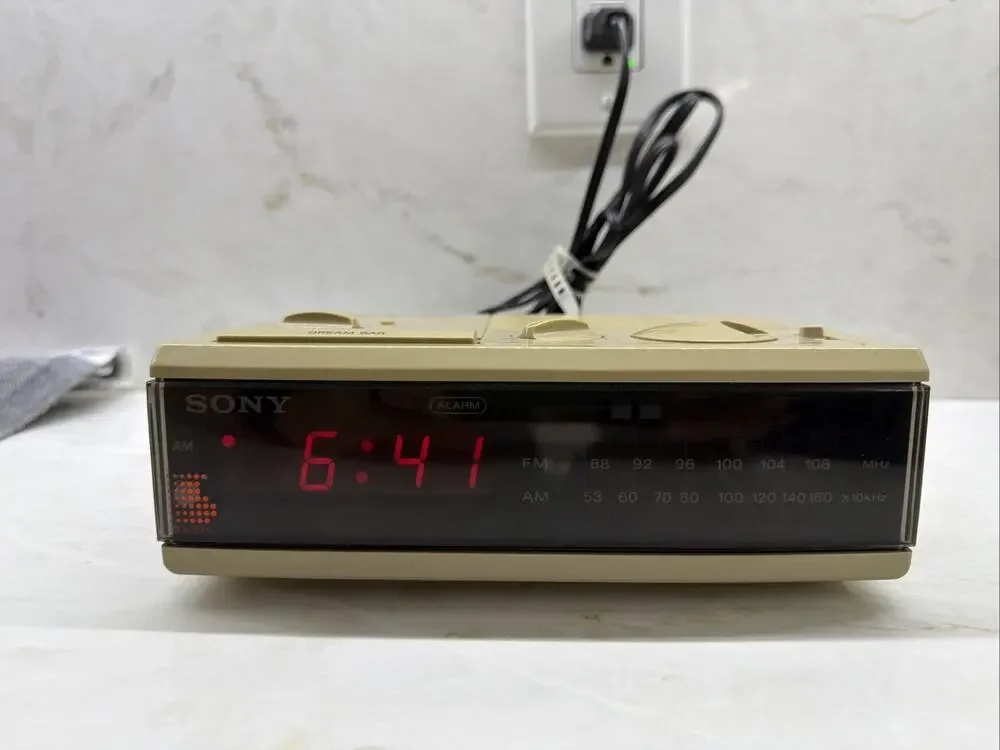 Vintage Sony Dream Machine ICF-C3W Digital Alarm Clock Radio Simulated Wood EUC